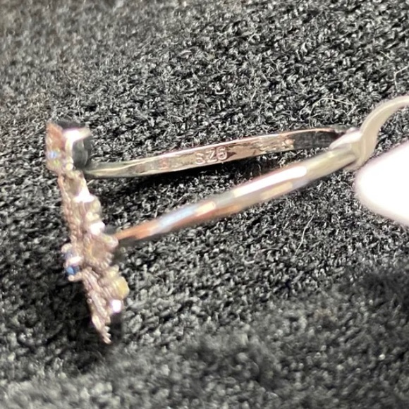π βοΈ Snowflake ring size 5.NWT - Picture 3 of 4